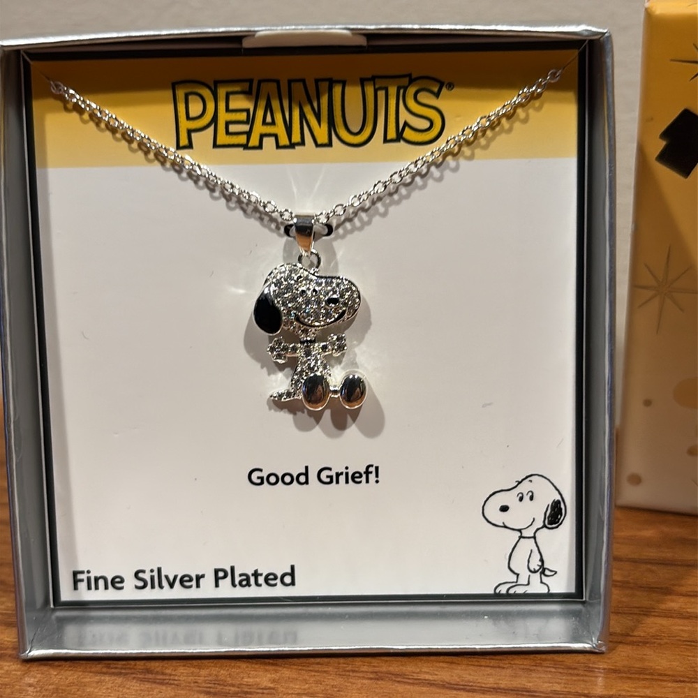 Peanuts Snoopy cubic zirconia necklace - Picture 10 of 16